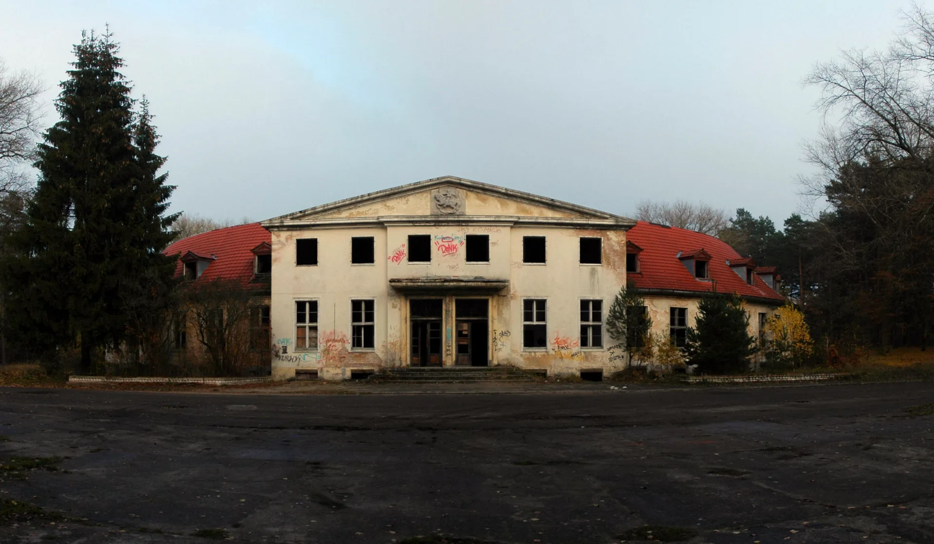 Photographs by Radosław Drożdżewski (User:Zwiadowca21), CC BY-SA 4.0 <https://creativecommons.org/licenses/by-sa/4.0>, via Wikimedia Commons
